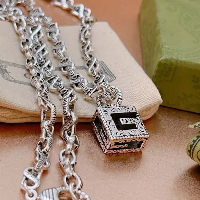 Gucci Interlocking G Square Pendant Necklace 4