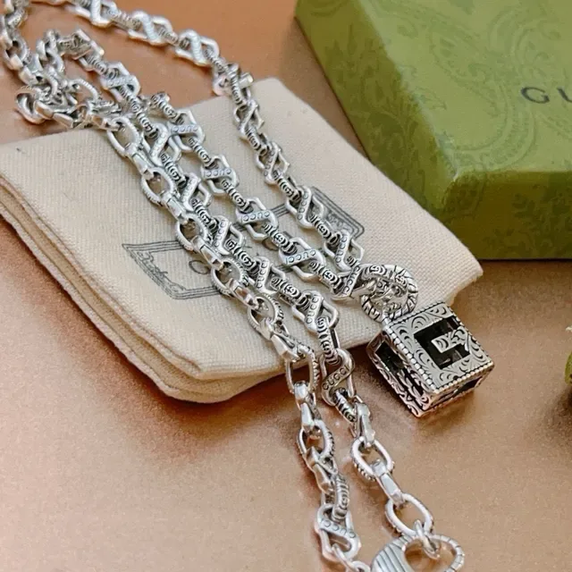 Gucci Interlocking G Square Pendant Necklace 7