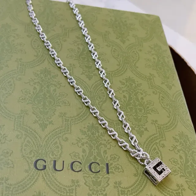 Gucci Interlocking G Square Pendant Necklace 8