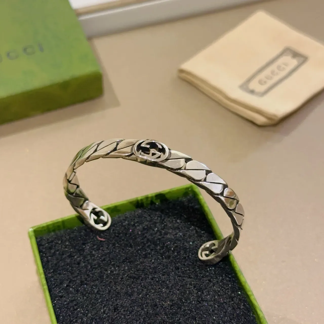 Gucci Interlocking G Twisted-Link Silver Open Cuff Bracelet 4
