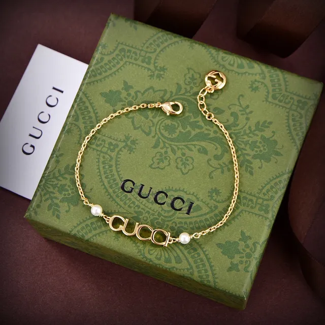 Collier Gucci Logo Chain avec accents perle blanche et or 2