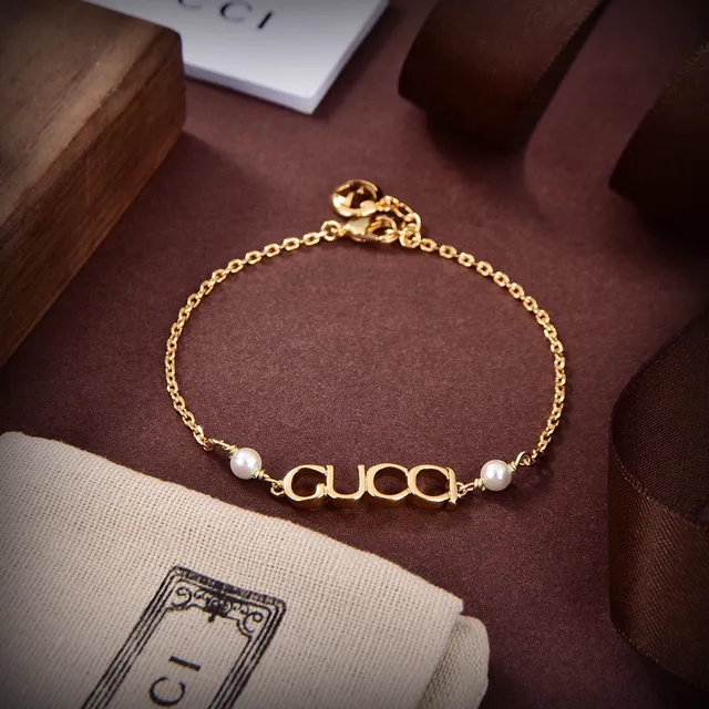 Collier Gucci Logo Chain avec accents perle blanche et or 4