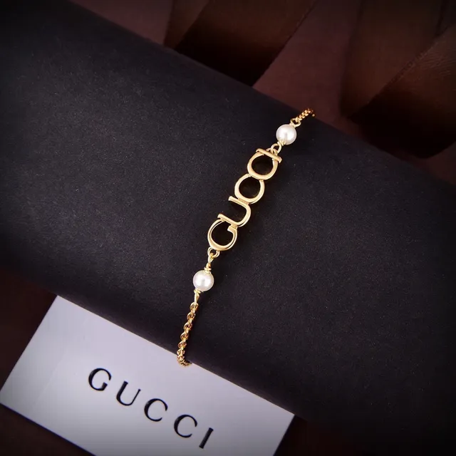 Collier Gucci Logo Chain avec accents perle blanche et or 5