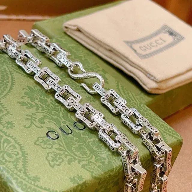 Gucci Logo Chain Silver Embossed Links Rectangular Curb-Style Necklace 7