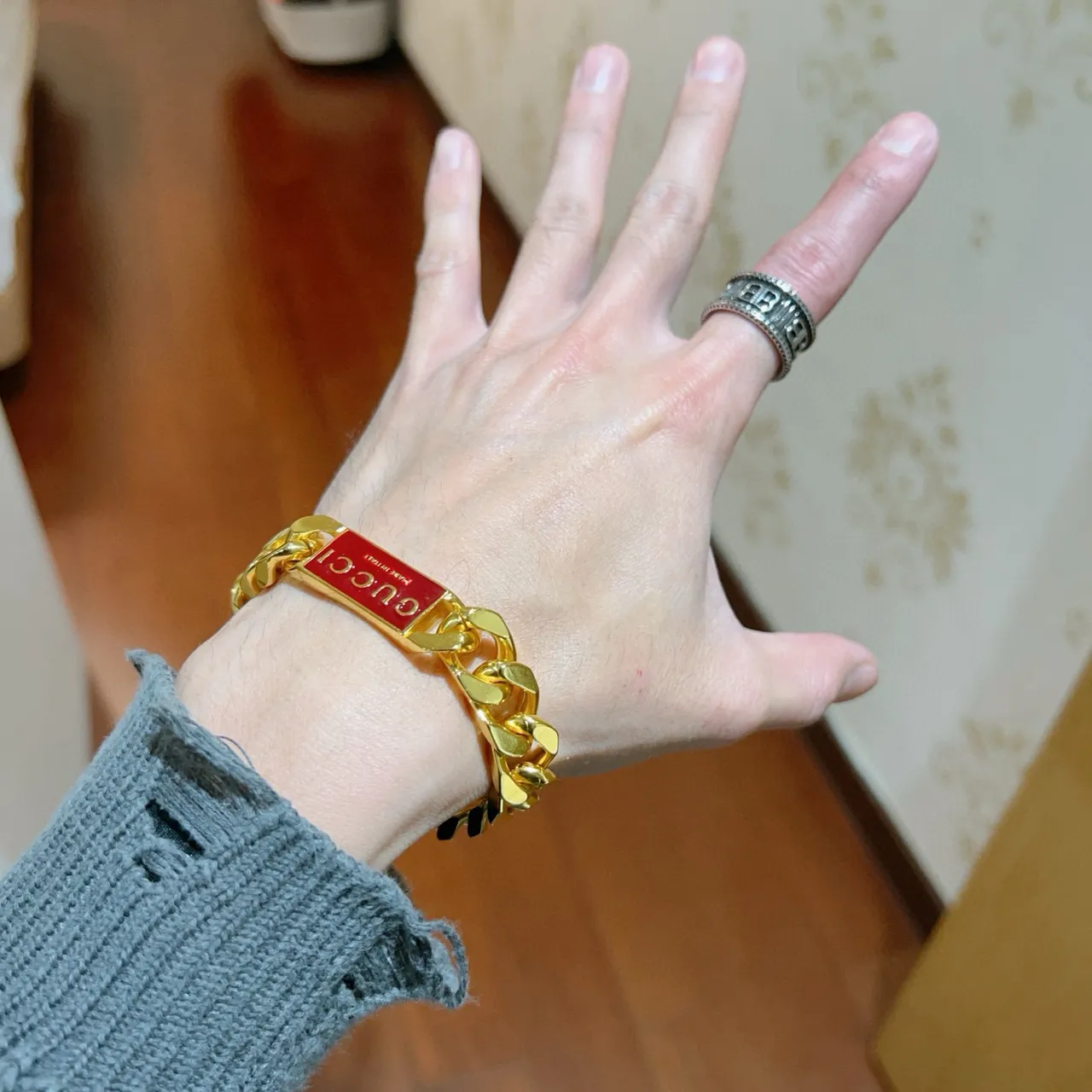 Gucci Logo Plaque Curb-Link Gold-Tone Red Enamel Bracelet 2