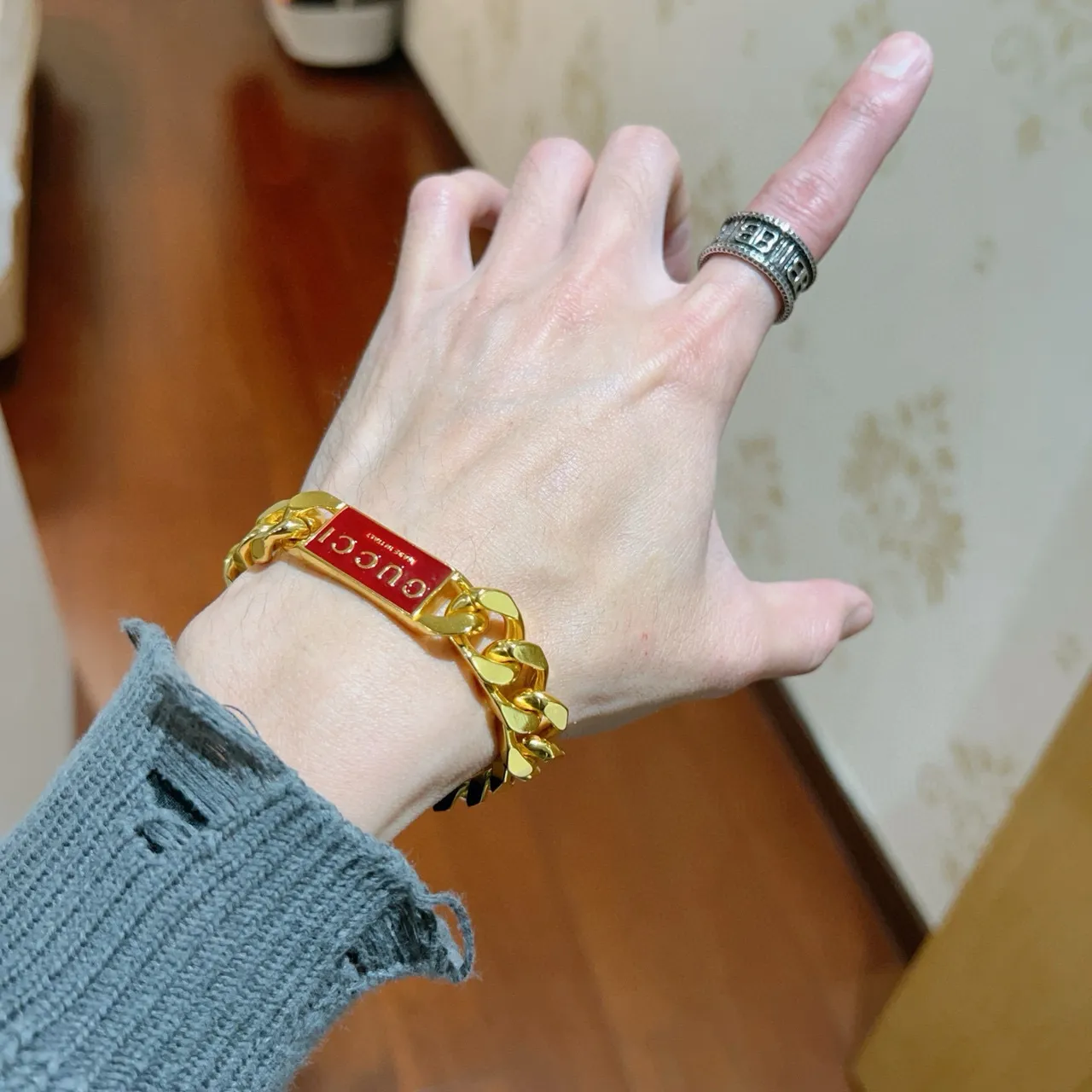 Gucci Logo Plaque Curb-Link Gold-Tone Red Enamel Bracelet 8