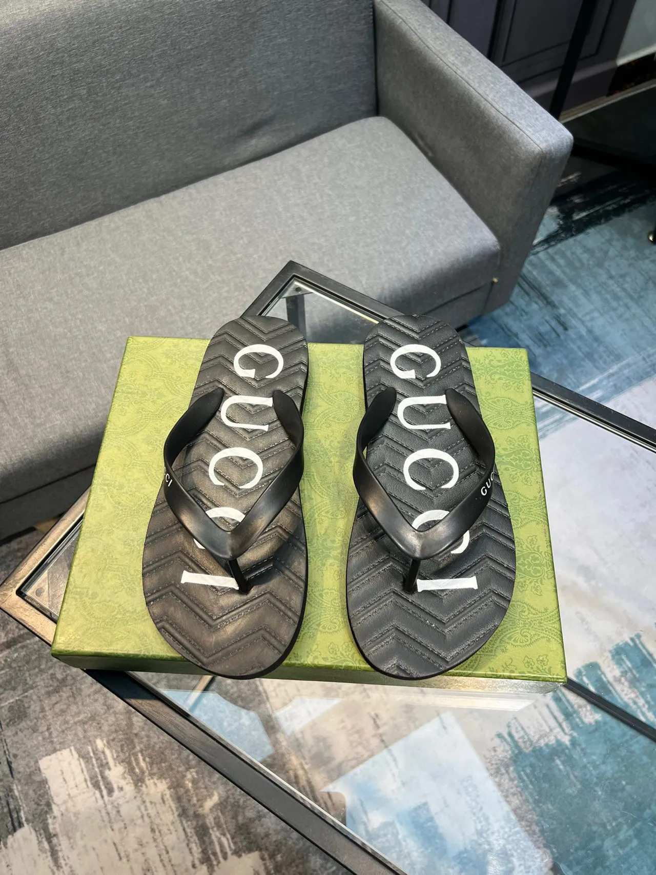 Gucci Logo-Print Black Slippers 2