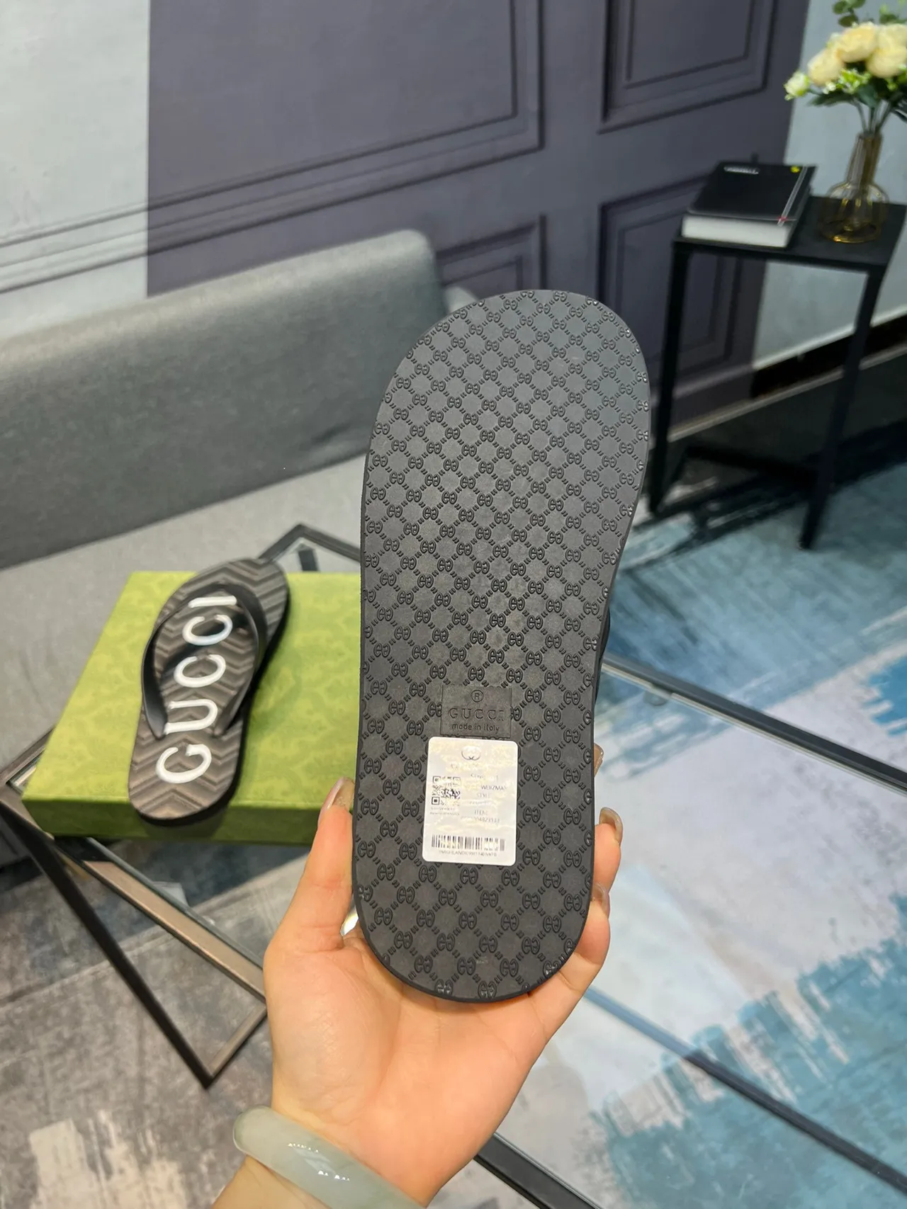 Gucci Logo-Print Black Slippers 7
