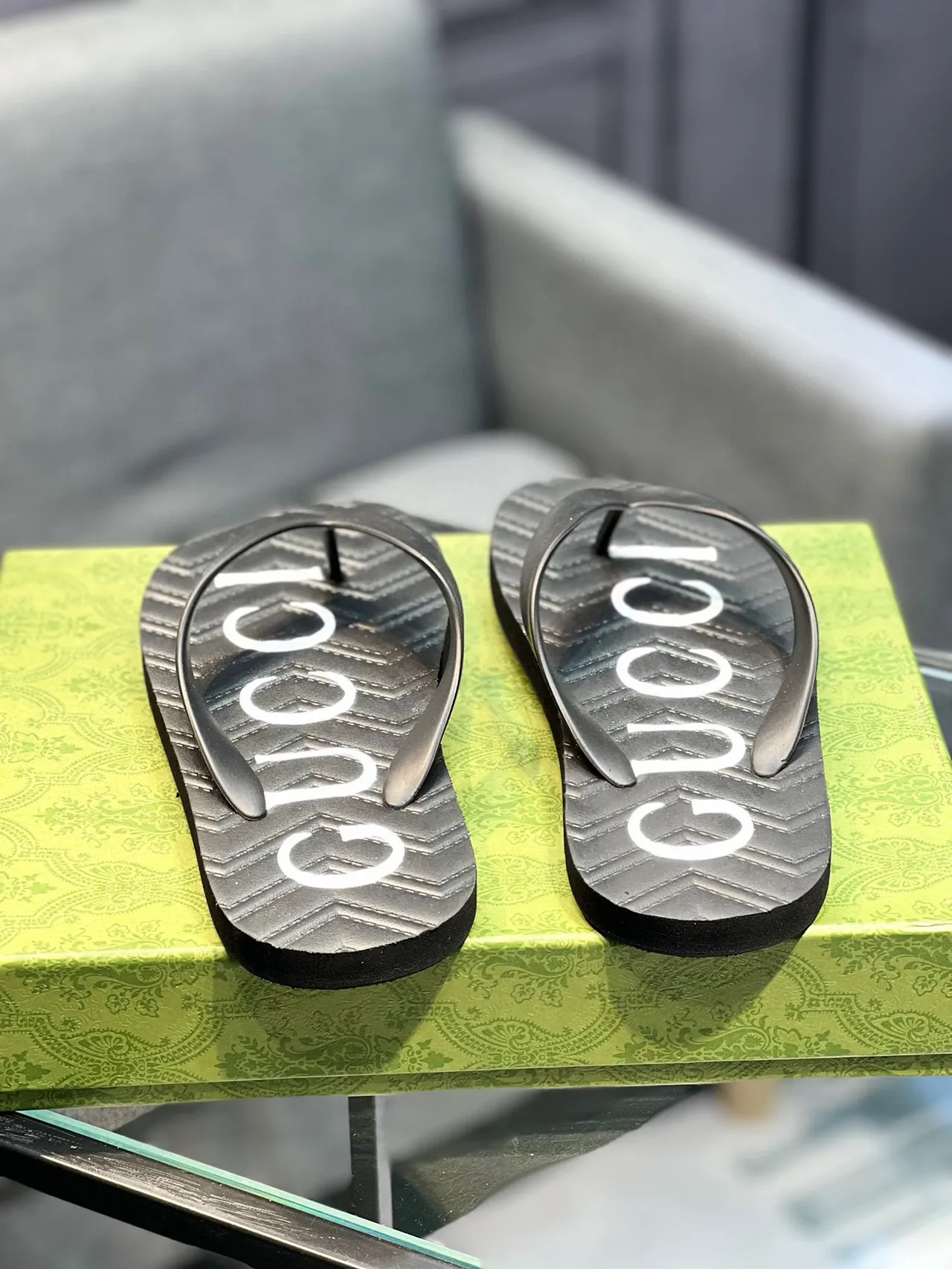 Gucci Logo-Print Black Slippers 8
