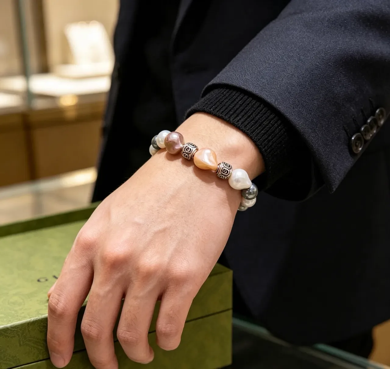 Gucci Multi-Pearl and Silver-Tone Bead Bracelet 3