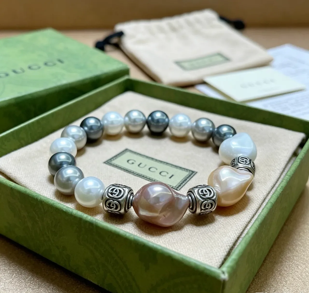 Gucci Multi-Pearl and Silver-Tone Bead Bracelet 4