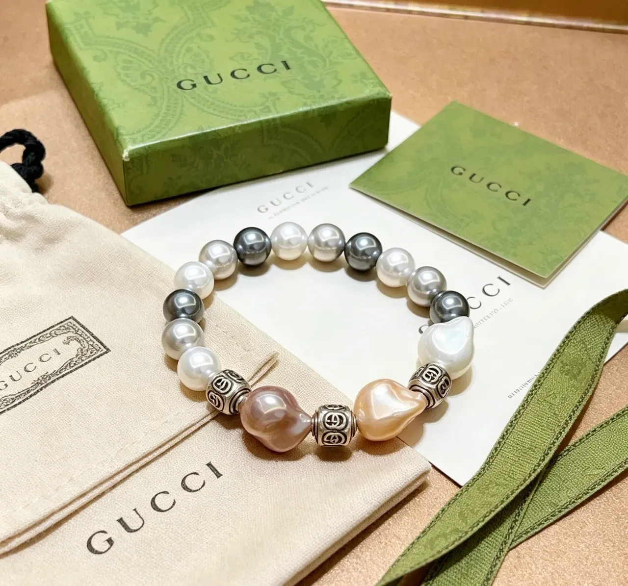 Gucci Multi-Pearl and Silver-Tone Bead Bracelet 7