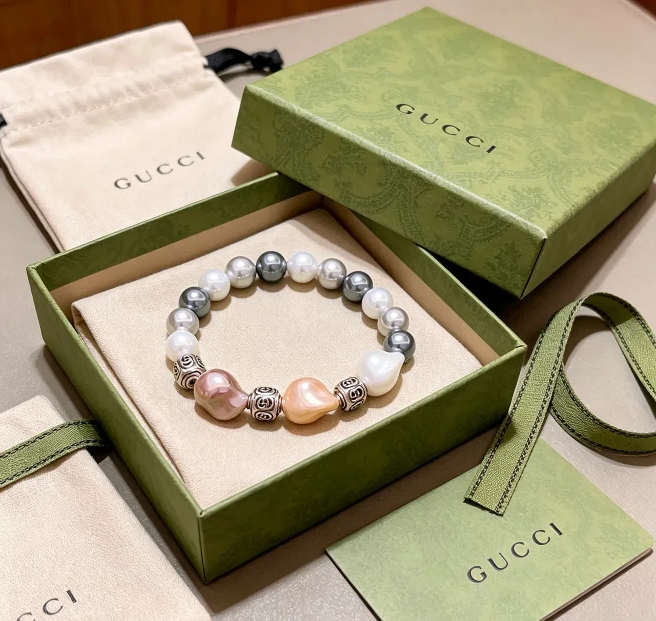 Gucci Multi-Pearl and Silver-Tone Bead Bracelet 9