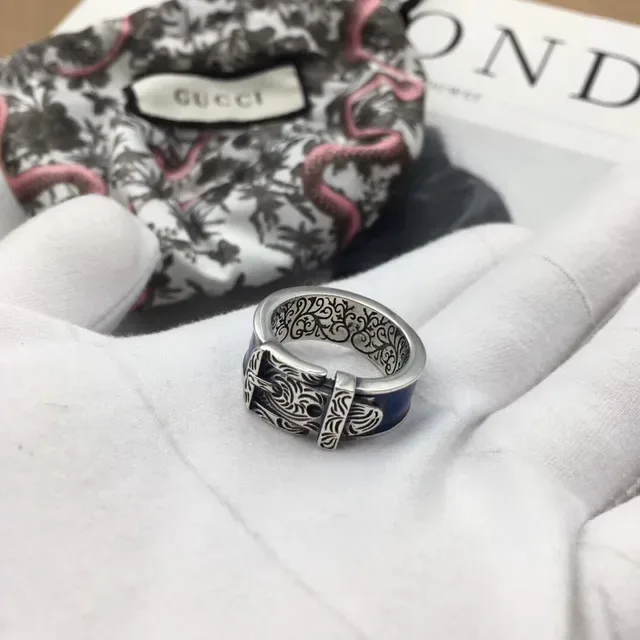 Gucci Bagues tête de lion en argent et émail bleu ornementées 3