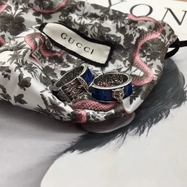 Gucci Bagues tête de lion en argent et émail bleu ornementées 4