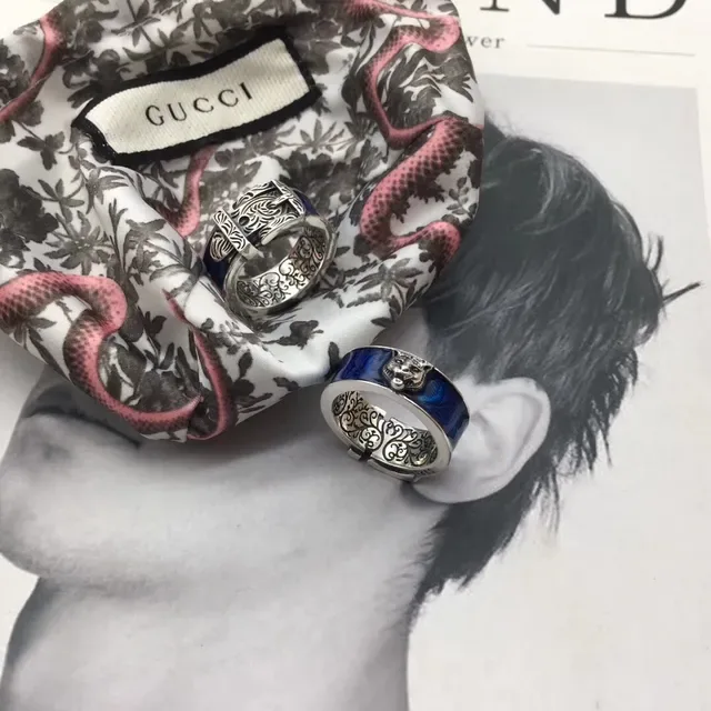 Gucci Bagues tête de lion en argent et émail bleu ornementées 6