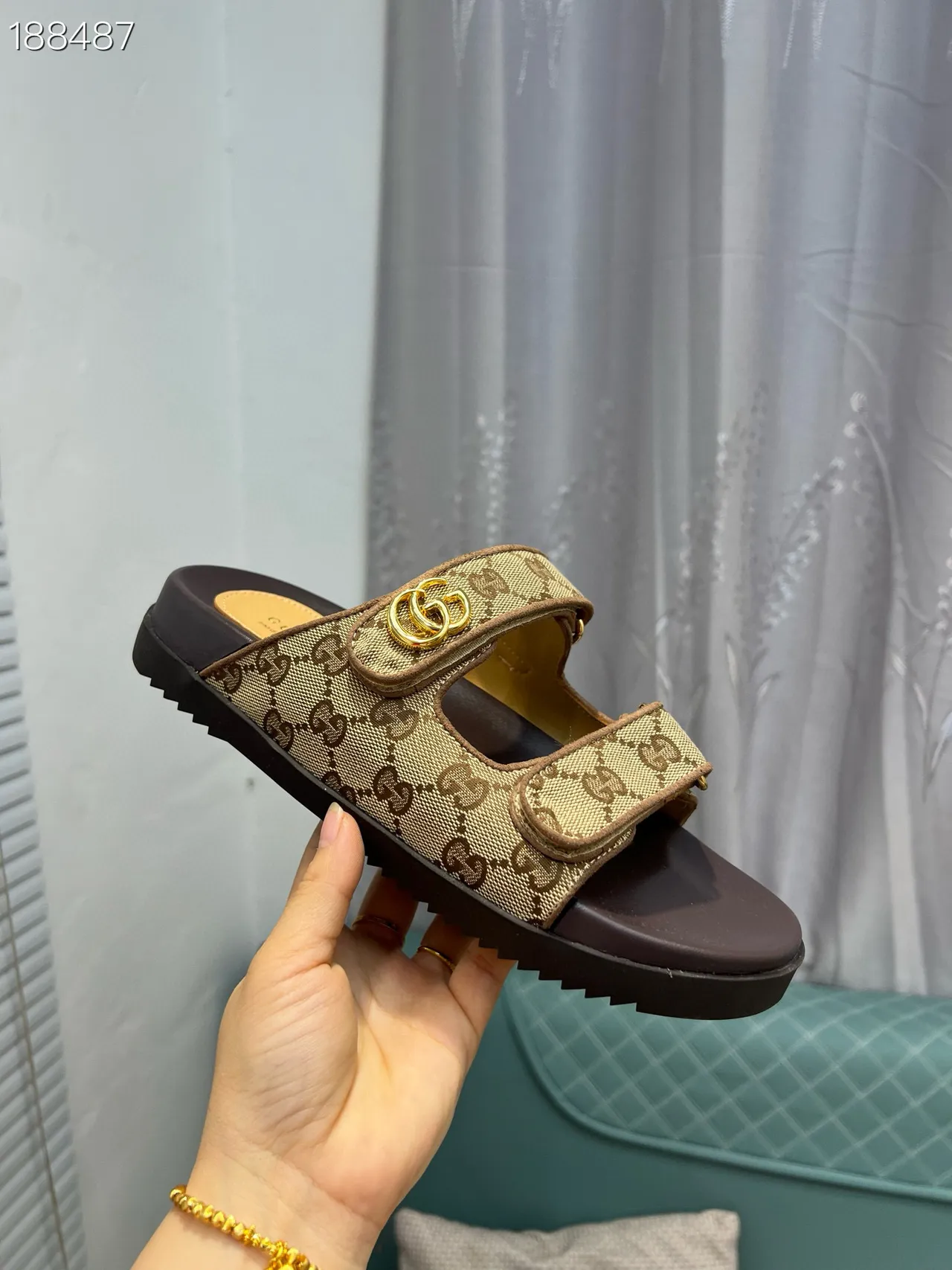 Gucci Screener Beige GG Monogram Canvas Sandales casuales à double bride 6
