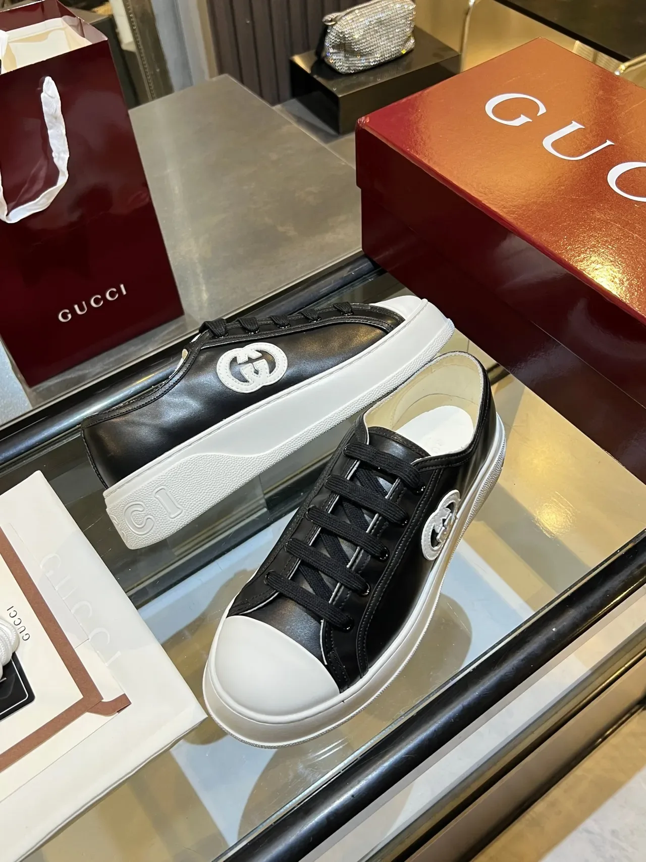 Gucci Screener Black and White Leather Lifestyle Sneakers 2