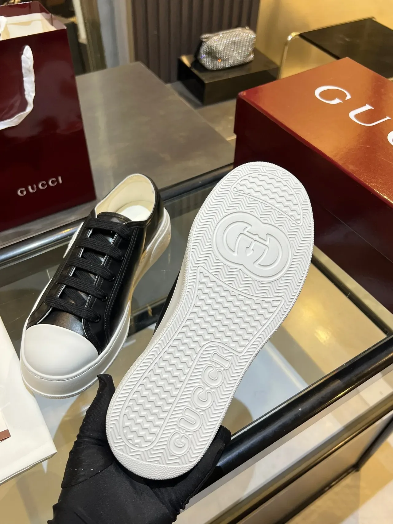Gucci Screener Black and White Leather Lifestyle Sneakers 3