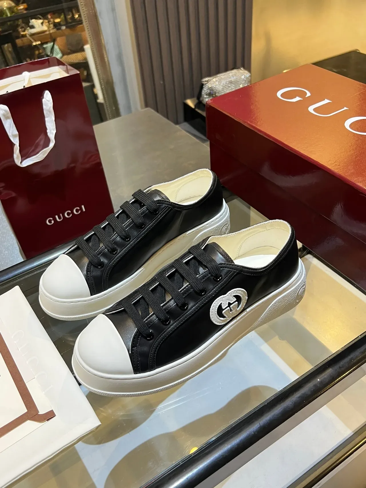 Gucci Screener Black and White Leather Lifestyle Sneakers 5