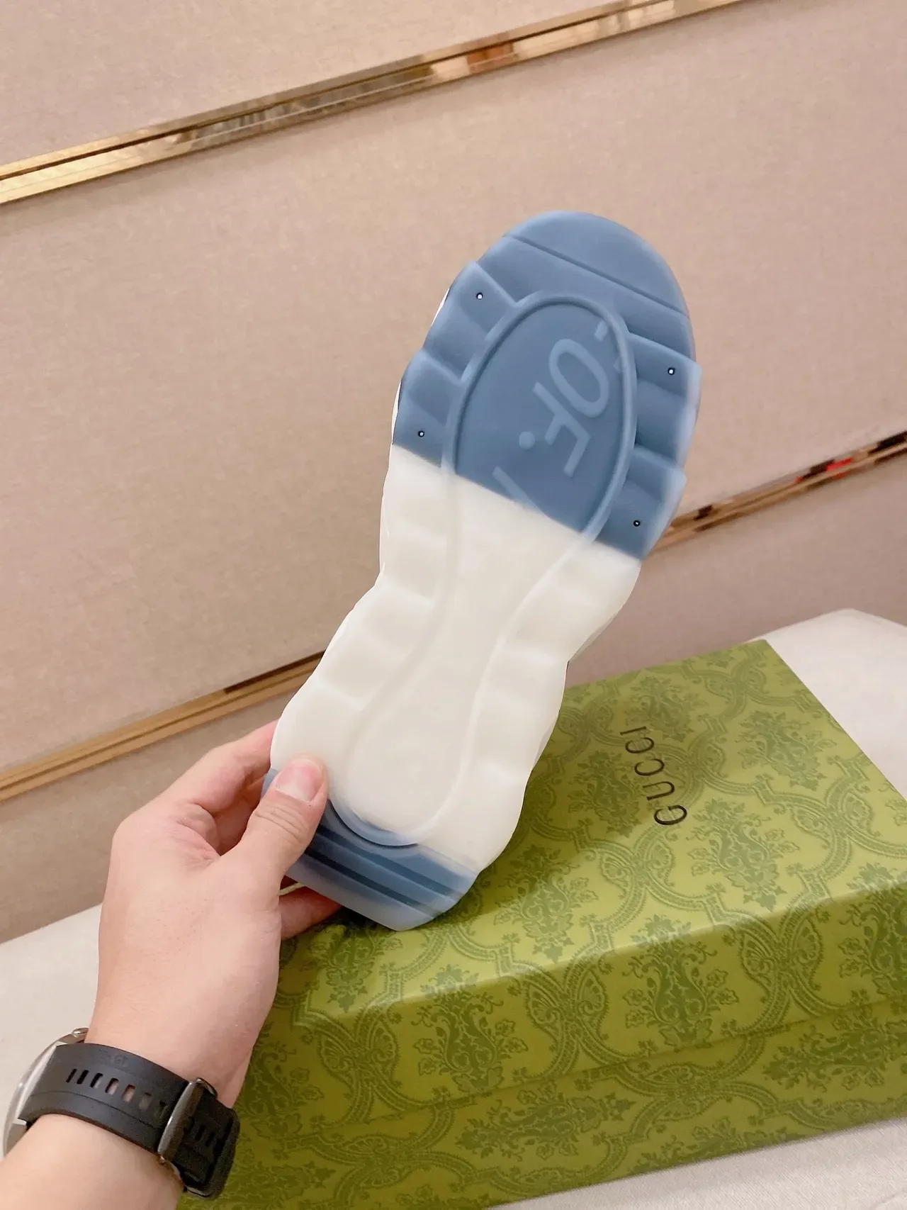 Gucci Screener GG Monogram بيج وايت شونكي سينيكرز 2