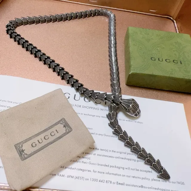 Colar Gucci Serpent Prata Preto Articulado Escama Texturizada Detalhe 3