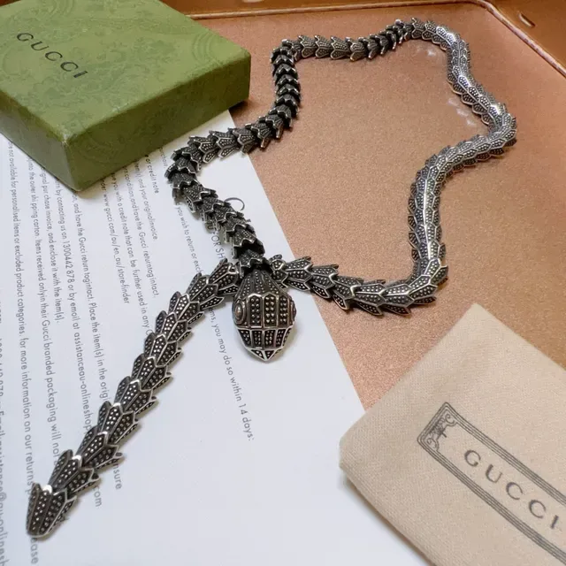 Colar Gucci Serpent Prata Preto Articulado Escama Texturizada Detalhe 6