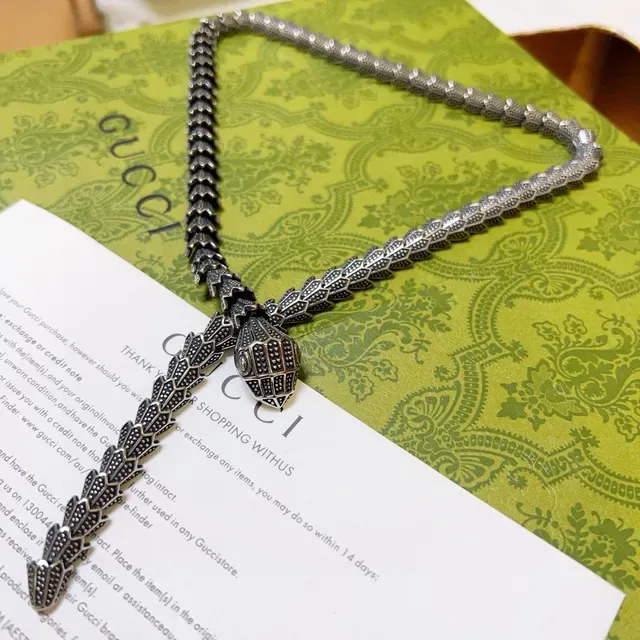 Colar Gucci Serpent Prata Preto Articulado Escama Texturizada Detalhe 7