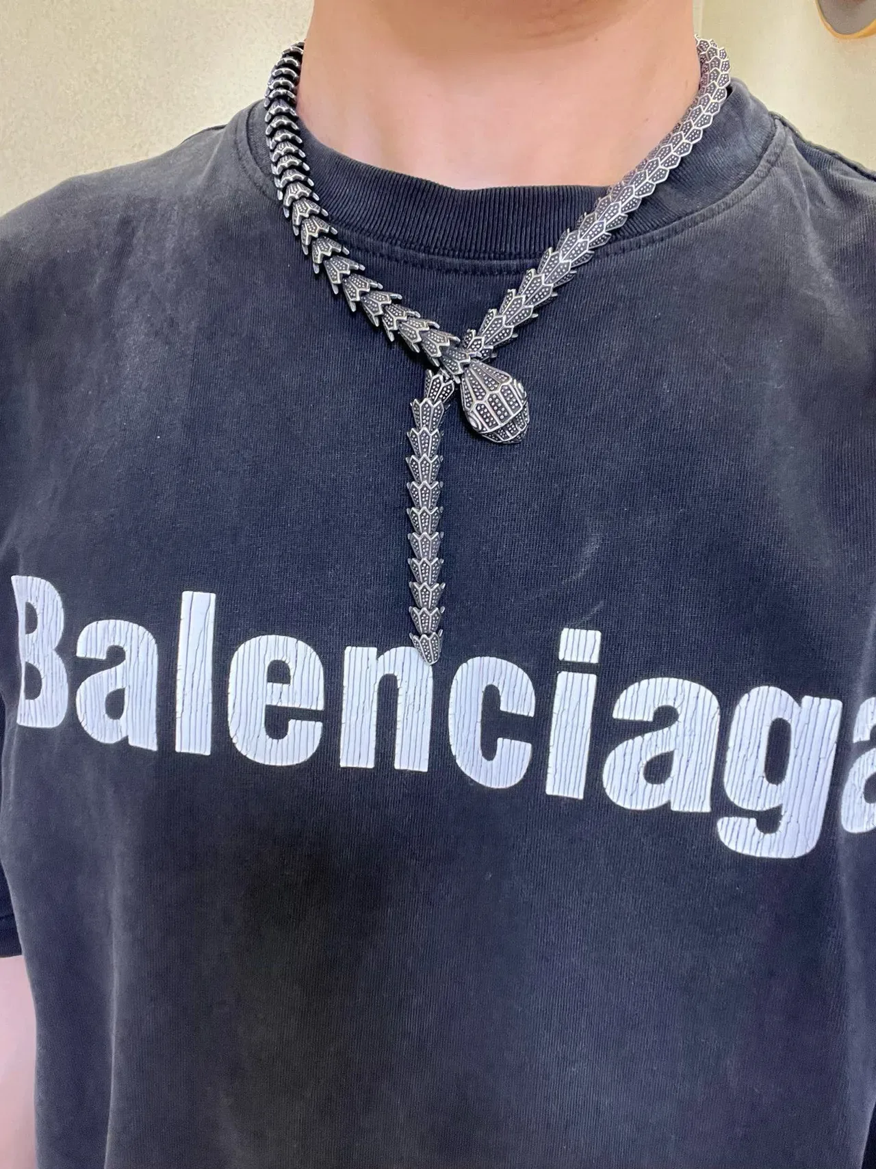 Colar Gucci Serpent Prata Preto Articulado Escama Texturizada Detalhe 8