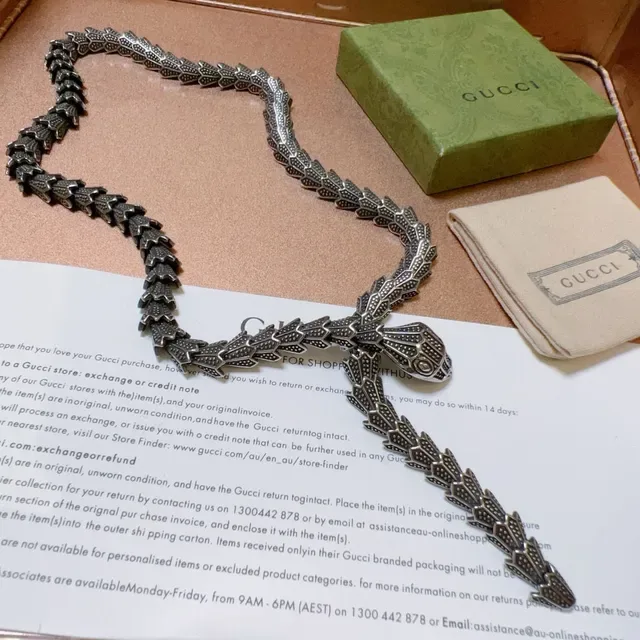 Colar Gucci Serpent Prata Preto Articulado Escama Texturizada Detalhe 9