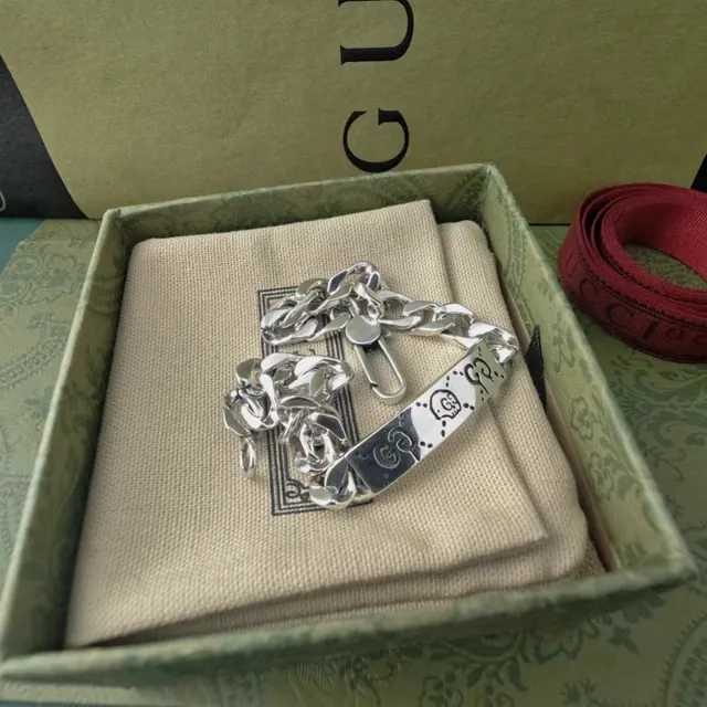 Gucci Silver Beige Chunky Curb Chain Engraved GG Motif Plate Bracelet 4