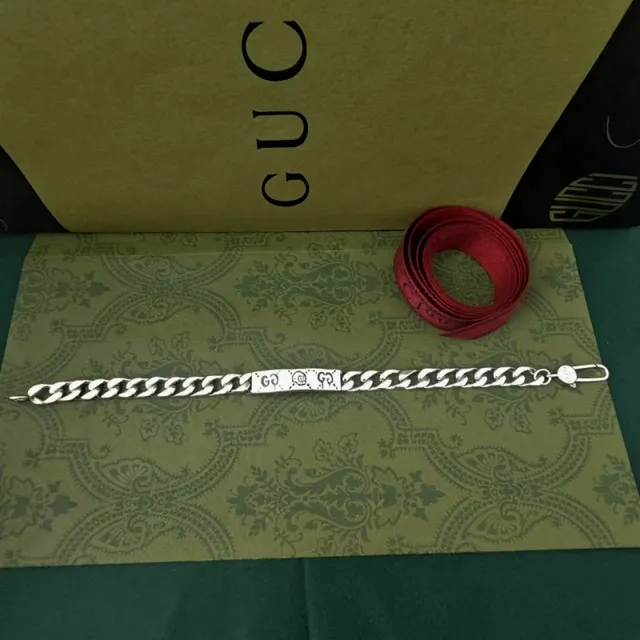 Gucci Silver Beige Chunky Curb Chain Engraved GG Motif Plate Bracelet 6