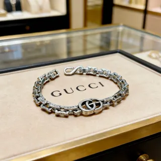 Gucci Plata eslabones de cadena gruesa grabados con marca pulsera