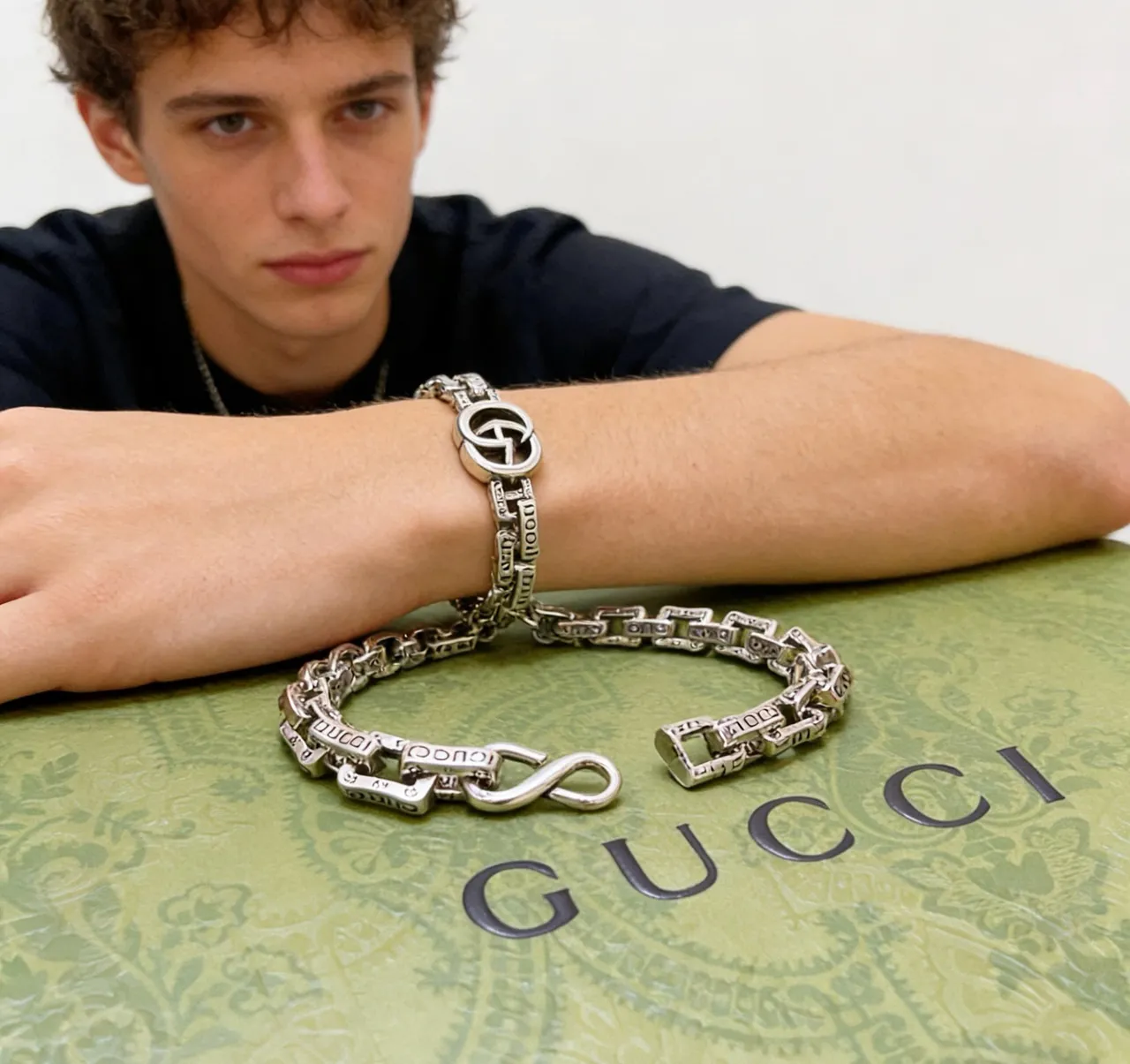 Gucci Silver Chunky Chain-Link Engraved Branding Bracelet 4