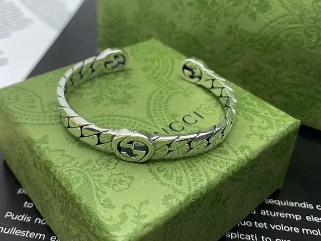 Gucci Silver Chunky Curb-Link Interlocking G Medallion Bracelet 3