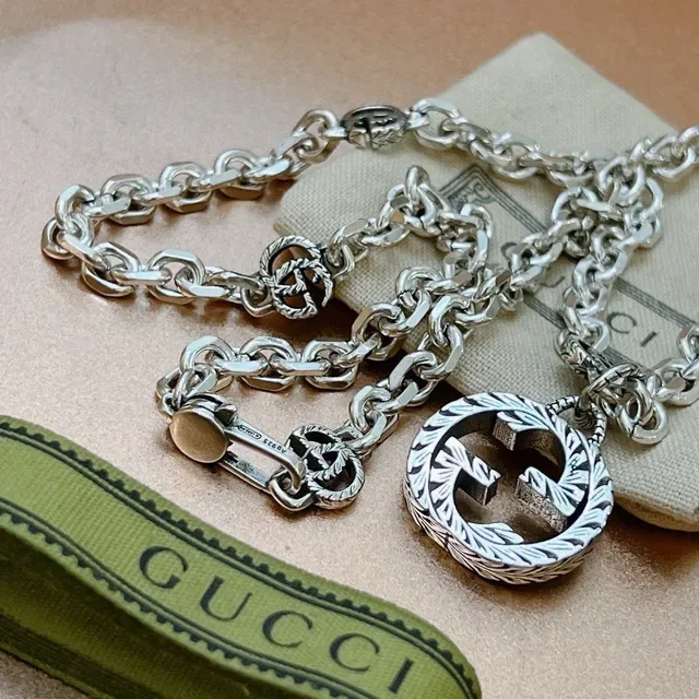 Gucci Silver Green Metal Interlocking G Logo Necklace 2