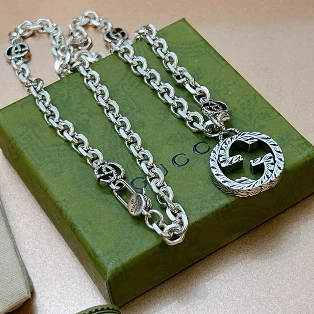 Gucci Silver Green Metal Interlocking G Logo Necklace 3
