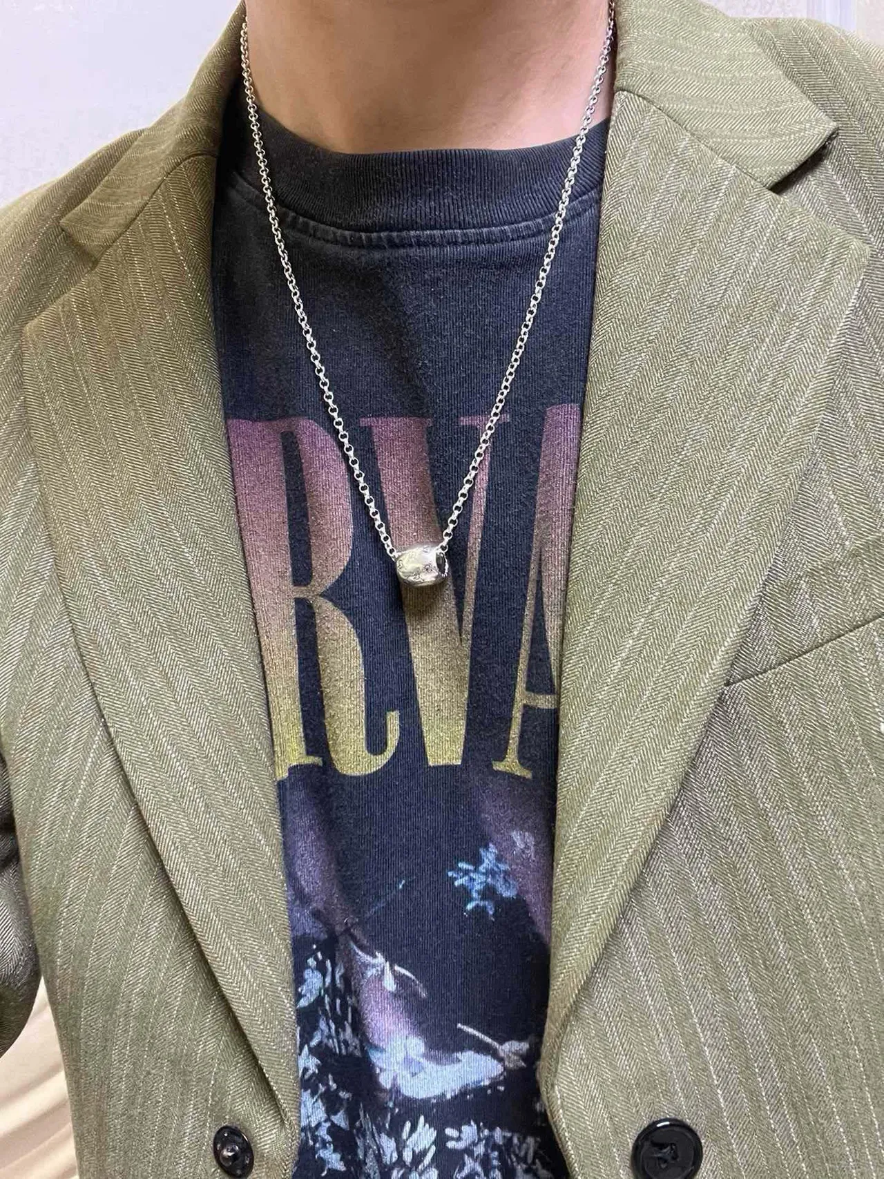 Gucci Silver Oval-Link Chain Engraved Spherical Pendant Necklace 2