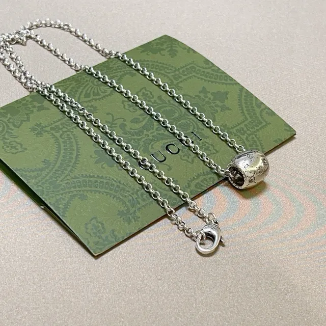 Gucci Silver Oval-Link Chain Engraved Spherical Pendant Necklace 3