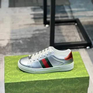 Gucci حذاء رياضي أسلوب حياة جلد فضي أحمر معدني شبكي