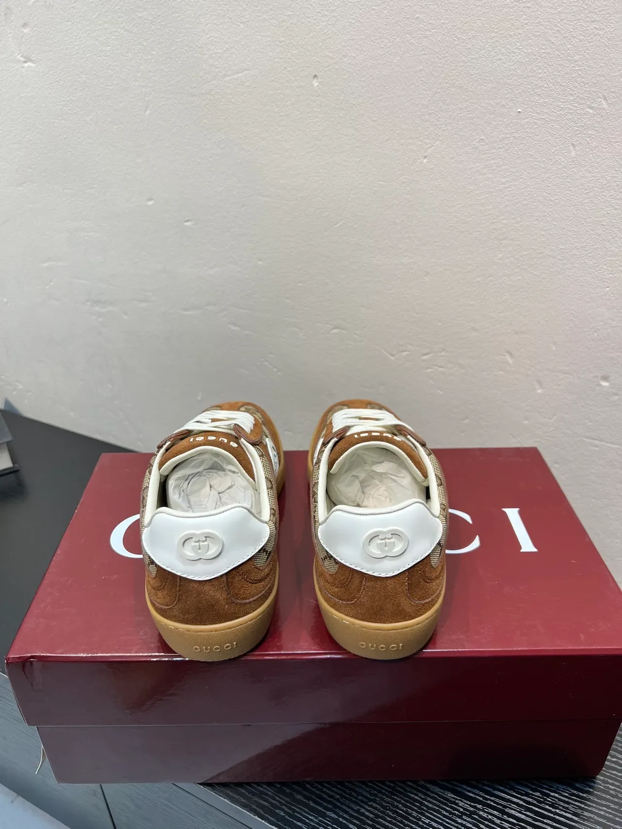 Gucci Tennis 1977 Daim marron et GG Monogram Sneakers Lifestyle 6