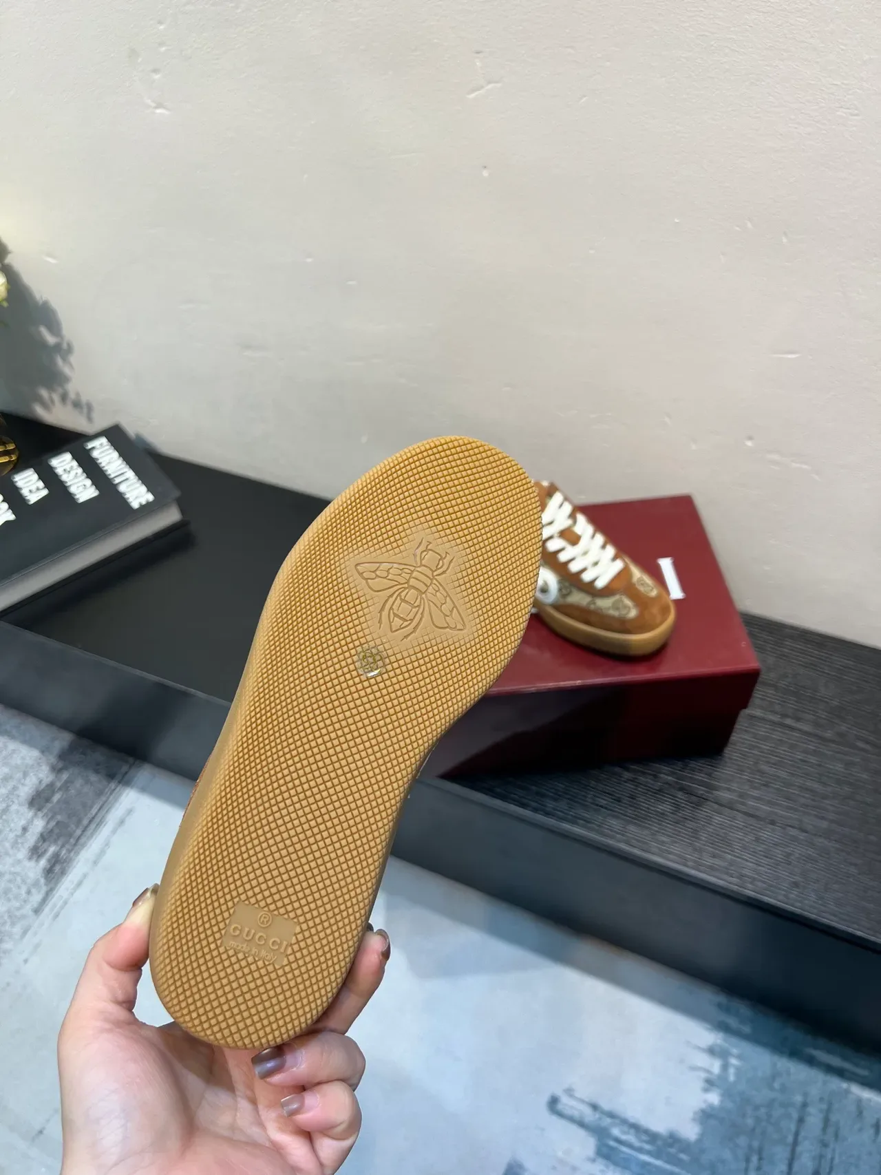 Gucci Tennis 1977 Daim marron et GG Monogram Sneakers Lifestyle 8
