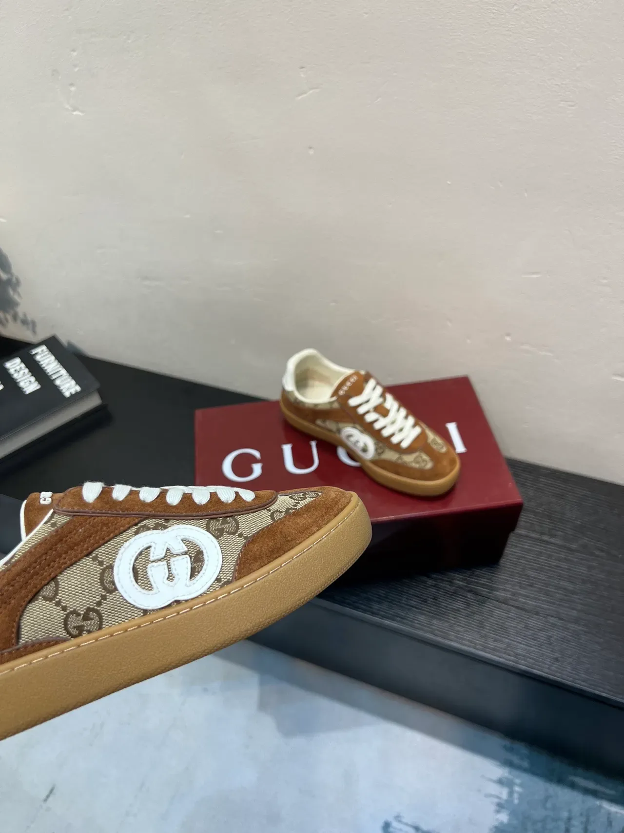Gucci Tennis 1977 Daim marron et GG Monogram Sneakers Lifestyle 9