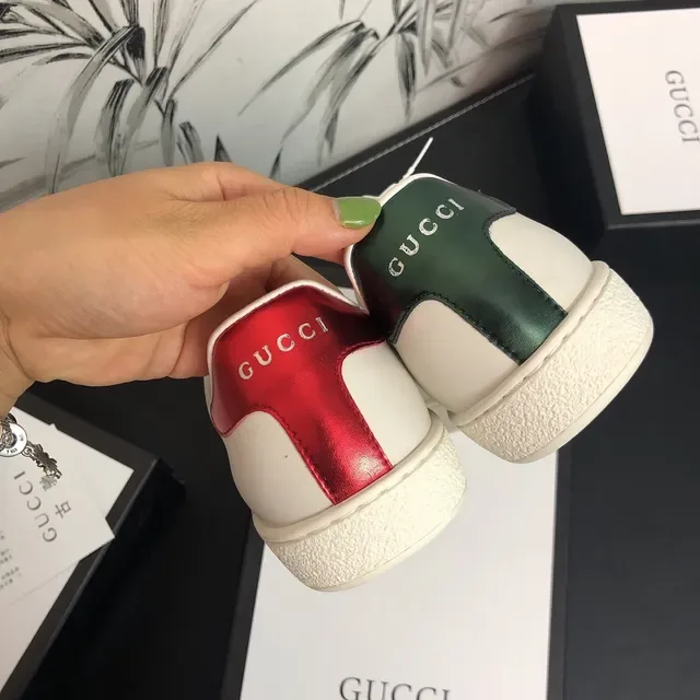 Gucci Tennis 1977 White Red NY Logo Lifestyle Sneakers 4