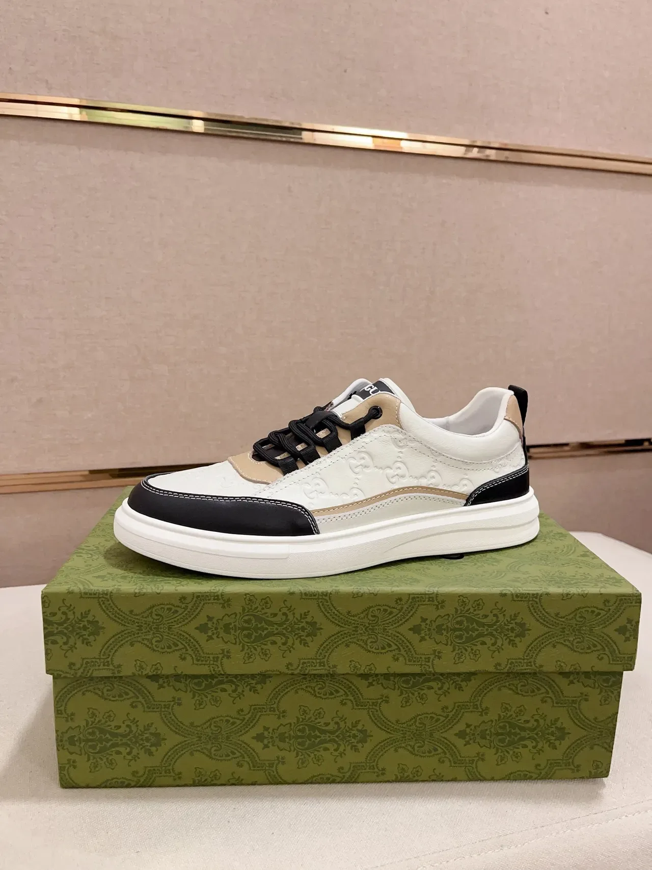 Gucci White Black Embossed GG Monogram Color-Blocked Leather Lifestyle Sneakers 1