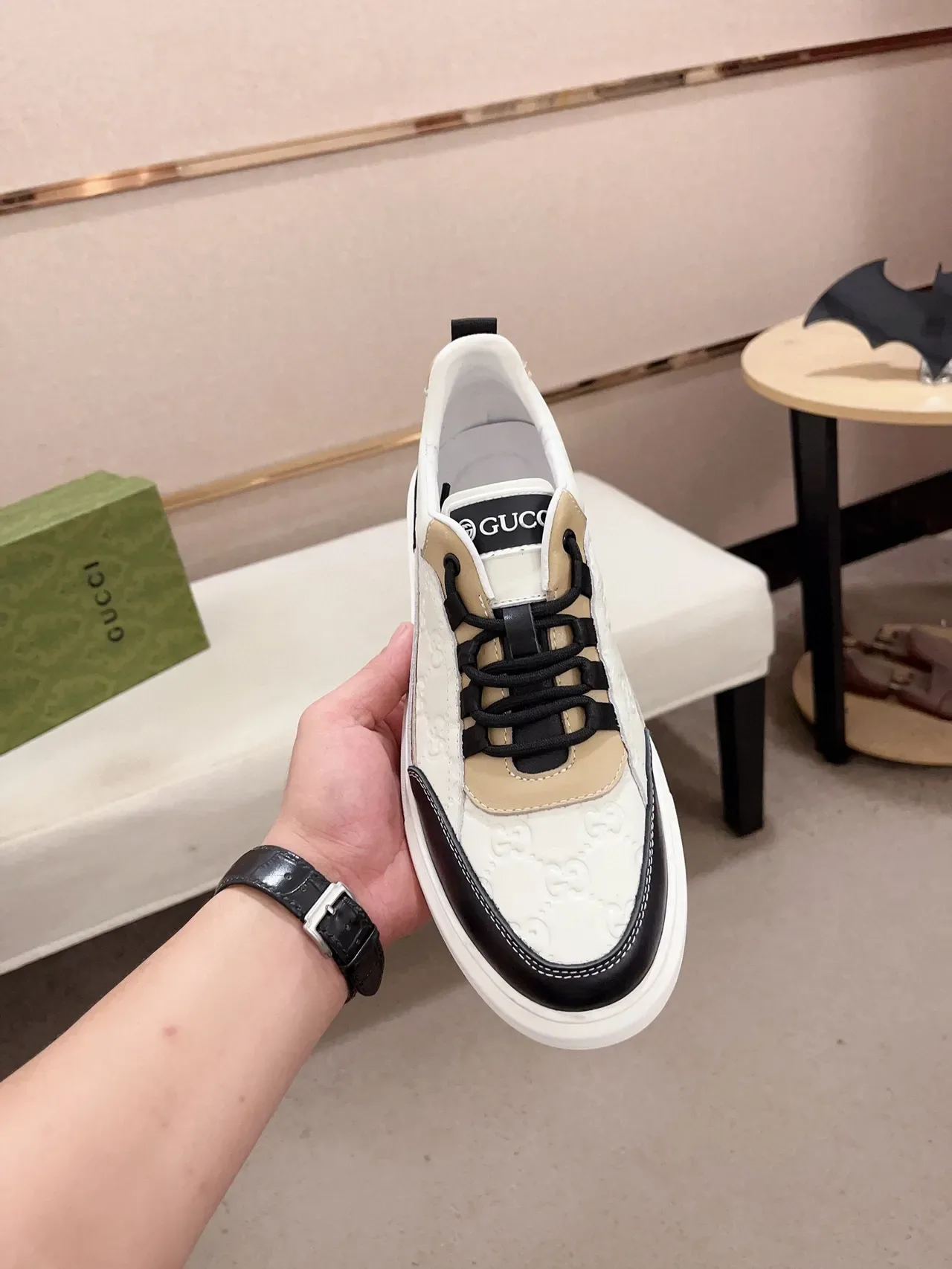 Gucci White Black Embossed GG Monogram Color-Blocked Leather Lifestyle Sneakers 2