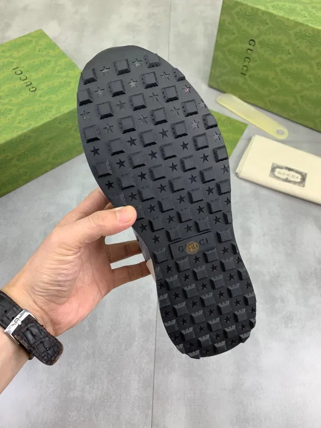 Gucci Branco e Preto Tênis Lifestyle com Cabedal estratificado de materiais mistos e ponta de couro perfurado 2