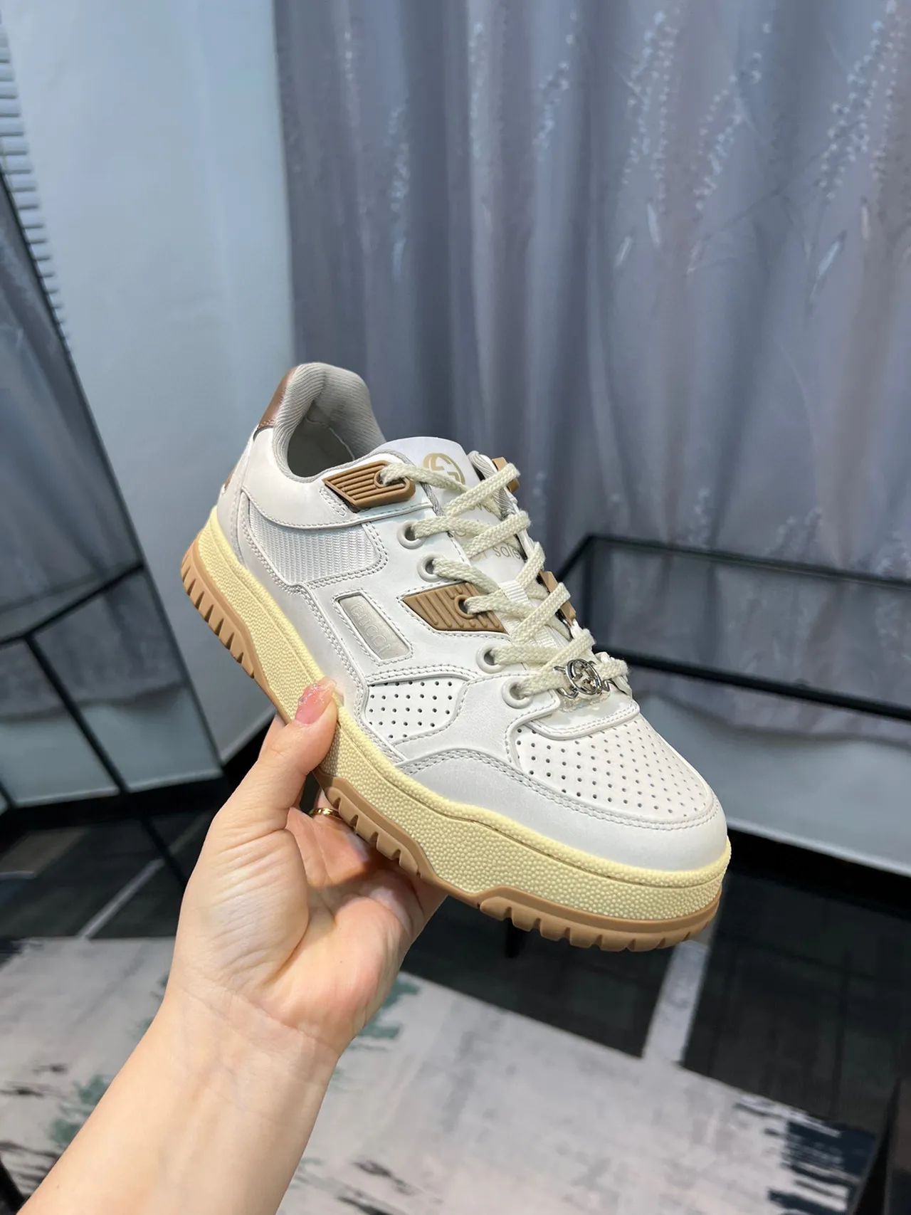 Gucci White Brown Perforated Toe Layered Panel Construction Lifestyle Sneakers 7