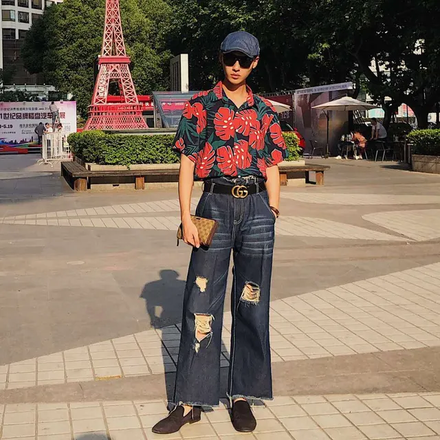 Gucci Wide-Leg Distressed Raw-Hem Jeans 4