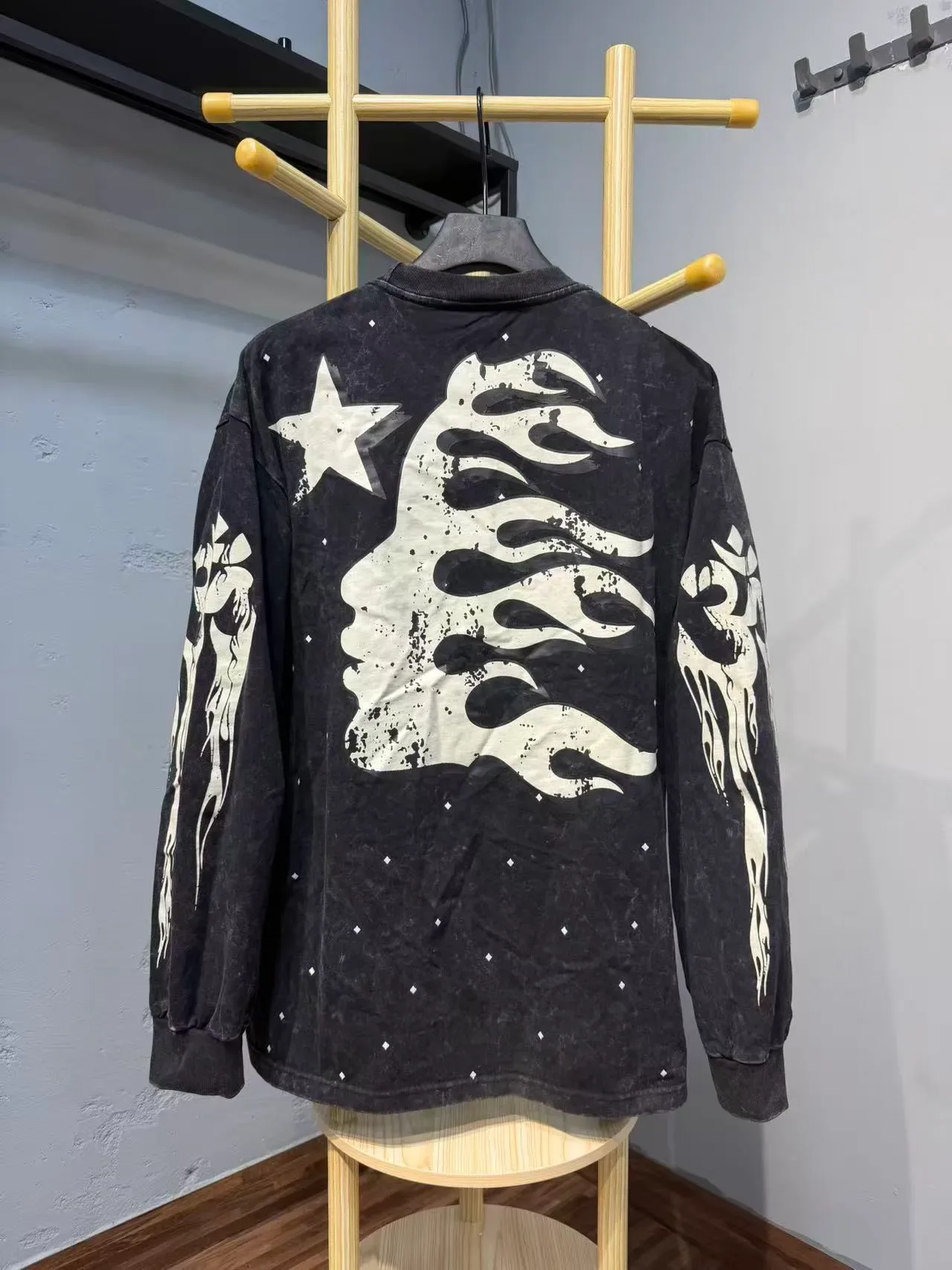 Hellstar Distressed Black Flame Graphic Long-Sleeve T-Shirt 8